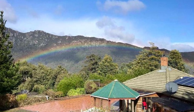 Mountain Dreaming Farm 山居