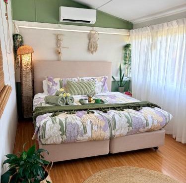 Mystic Garden Private Entry & Bath, Pet Friendly