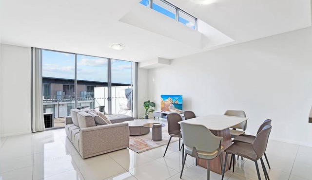 Near Airport 2BR APT & Self Check-in