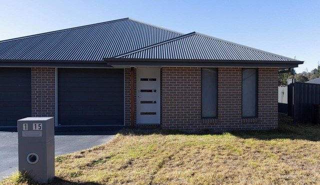 Near UNE | 4BR Home | BBQ, Outdoor Dining & Cinema