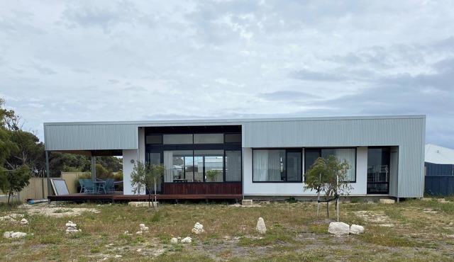 New 3-bedroom house with 270 degree bush/dune views, WiFi and AC in Lancelin