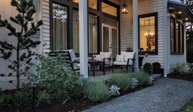 New! Luxe StudioSuite Sea Sand Fine Dining Breakfast in Campbell River