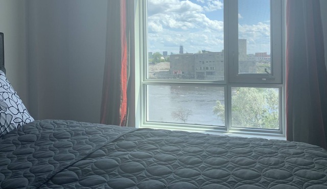 NEW LUXURY CONDO WITH WATERFRONT/PARLIAMENT VIEWS in Hull
