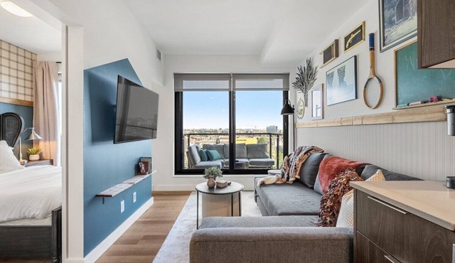 NEW!The Calgary Saloon! 1BR w Rooftop Patio & AC in Calgary