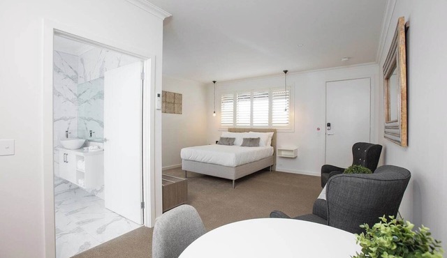 Newington Apartments - Apt 4 Accessible Queen