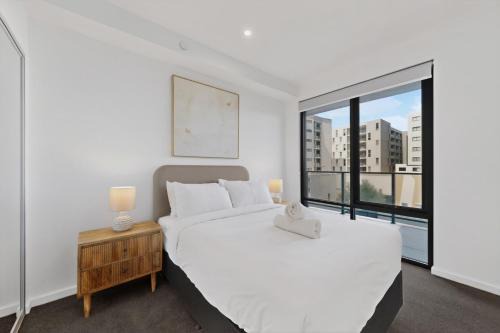 Newly Built 3 Bed Apartment with Onsite Parking