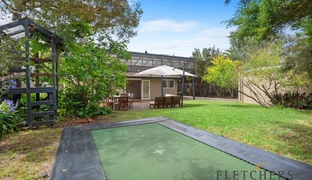 Newly renovated house close to the beach, cafes and shops.
