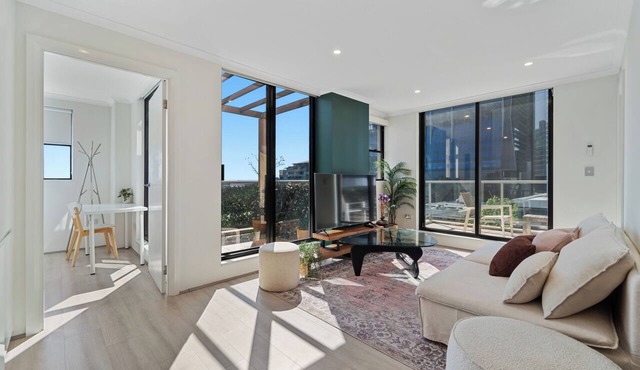 Newly Renovated Spacious Apartment