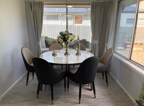 Newly Renovated Stylish Home 3 Queen Beds Netflix Gaming TV