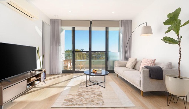North-Facing Apartment with Telstra Tower Views - Hosted by Canstay