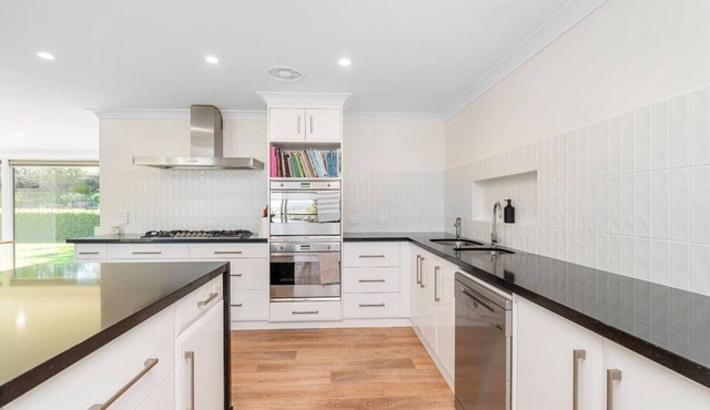Nunkeri: A Country Oasis overlooking Wagga Wagga in Brucedale