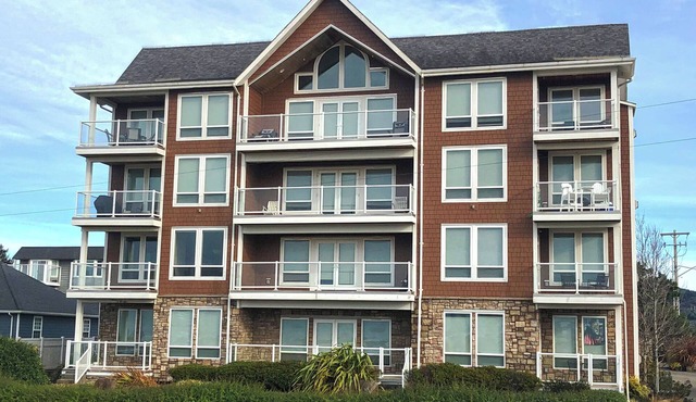 OCEAN FRONT: SEAVIEW SERENITY: Seaside Vacation Homes, Inc Managed in Seaside