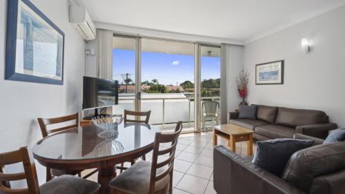 Ocean Parade 6 - Affordable, Pool, Spa, Beach, BBQ