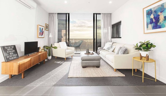 Ocean Views ☆ Top Location ☆ Parking ☆ Restaurants
