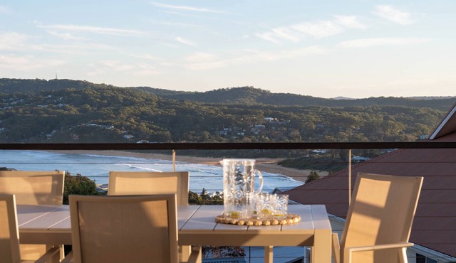"Oceancrest" – Ocean Views & Fireplace