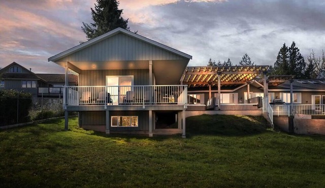 Oceanfront acreage with kitchen, bathroom, bedroom, laundry, Swim Spa & Jacuzzi in Crofton