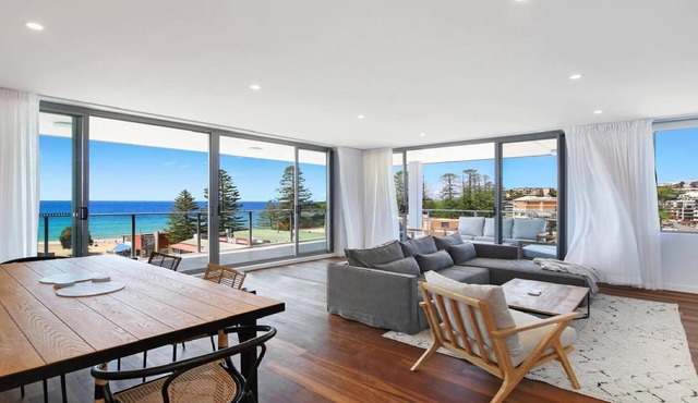 OCEANS EDGE PENTHOUSE #15 | Accom Holidays