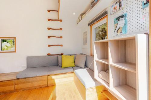 Off grid Tiny House in the bush, 5min from town