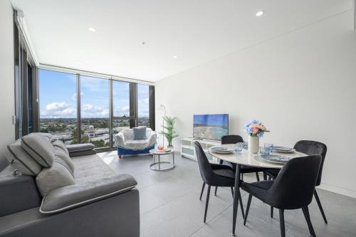 Olympic Park Stylish Apt with Gym Pool great view