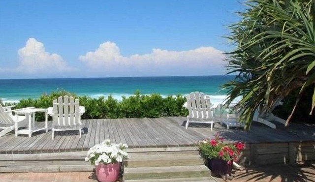 On The Beach - Absolute beach front with pool