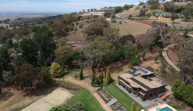 On the Mount Panorama racing circuit, large house with pool, tennis court in Mount Panorama
