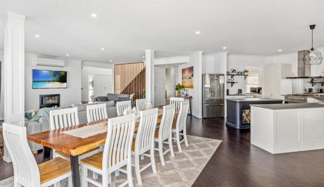 Opulent Canal-Front Retreat in Banksia Beach