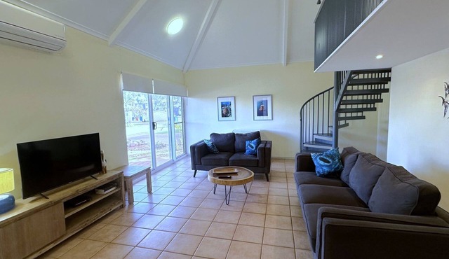 Osprey Holiday Village Unit 102 - 3 Bedroom fully self contained unit