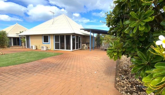Osprey Holiday Village Unit 113/2 Bedroom apartment in complex with a pool