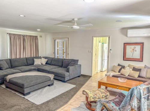 Ovens Valley Retreat - Spacious and cosy home