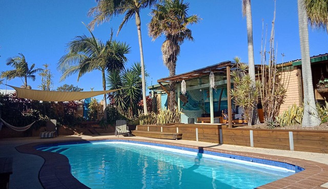 Ozzie Pozzie Backpackers