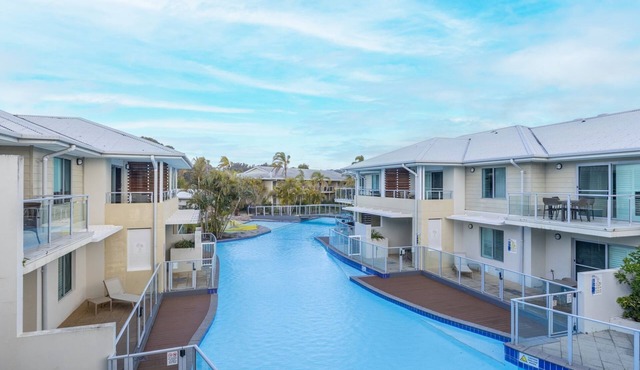 Pacific Blue 244, 255 Sandy Point Rd - pool, aircon, linen and resort features