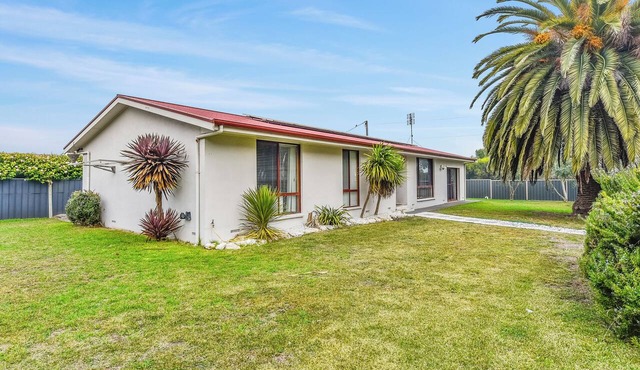 Palm Beach - Fully fenced pet friendly (outside only) private family home