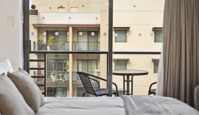 Panoramic Perth Views: 1BR on Mounts Bay Road