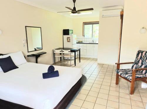 Paradise Court Holiday Units