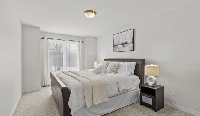 Peaceful and Spacious townhome with King Bed - 15 min from downtown Ottawa in Gatineau