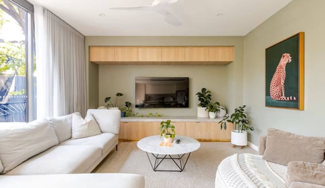 Peaceful Retreat 4BR with Direct Tram to City & Arenas