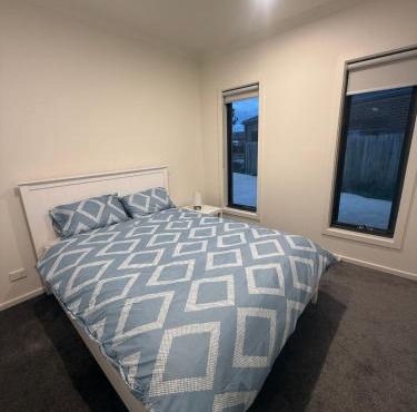 Peaceful Room in Wyndham Vale for Stay