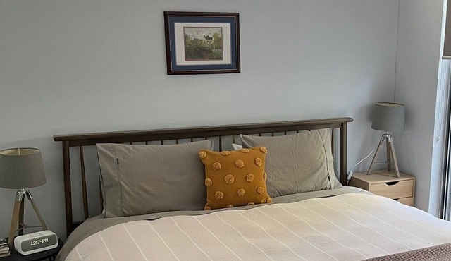 Peaceful, stylish and centrally located 1 bed apartment with outdoor balconies