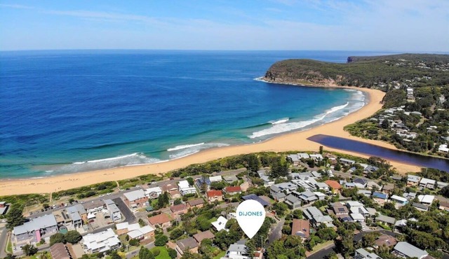 Peacefully Uphill 2-bed Home with Gorgeous Seaview