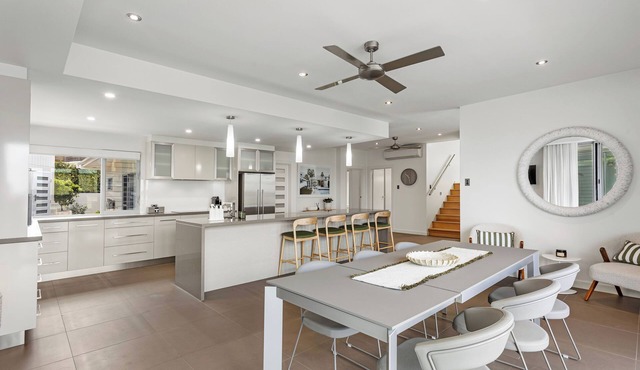 Pearl on Calais | Premium 4BR · Indoor Pool, Beach access & Theatre
