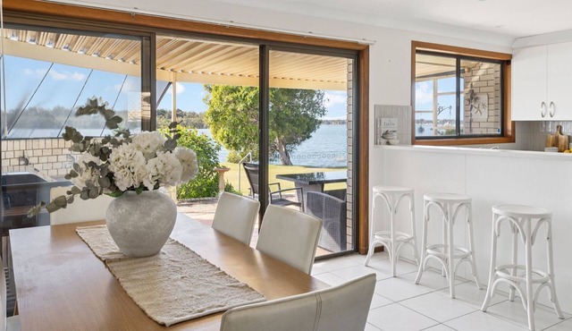 Peninsula Court Unit 10 - Absolute Riverside Bliss - Holiday Yamba