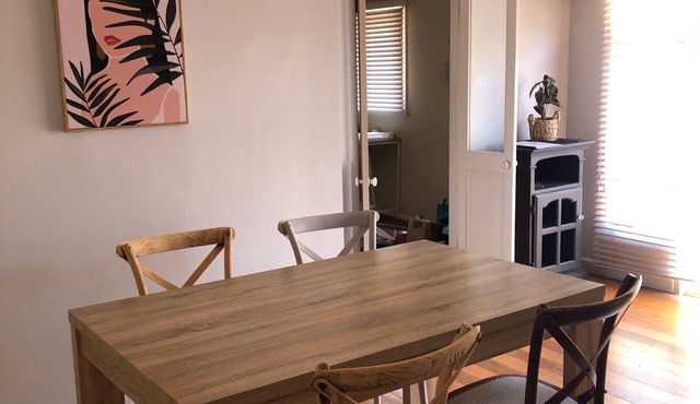 Perfect family business getaway walking distance to shops, cafes and restuarants