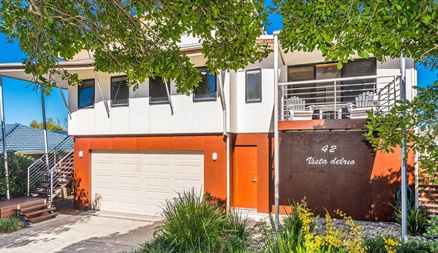 Pet-friendly 4BR coastal home with water views, timber deck and linen included