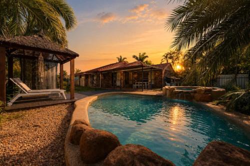 Pet-Friendly 4BR Retreat with Private Pool in Townsville