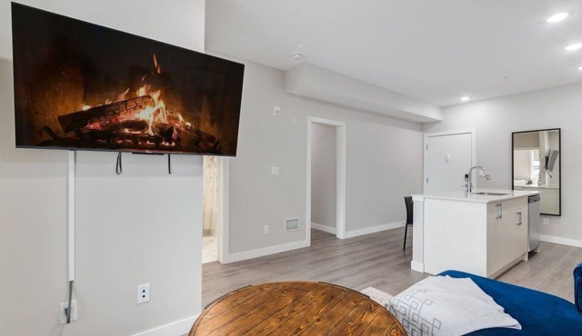 Pet Friendly Apartment w/Free Underground Parking in Calgary