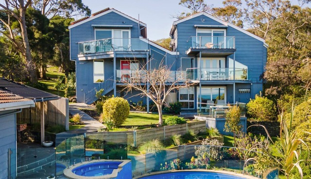 Pet Friendly - Bay Views From Drury Lane with Solar Heated Pool and Gas Heated Spa