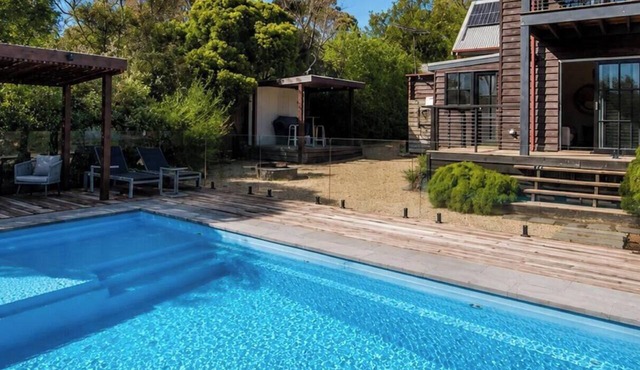 Pet Friendly - Bonview Beach Boy with pool on the park