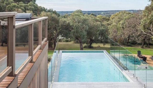 Pet Friendly - Long View - Heated Pool in Red Hill