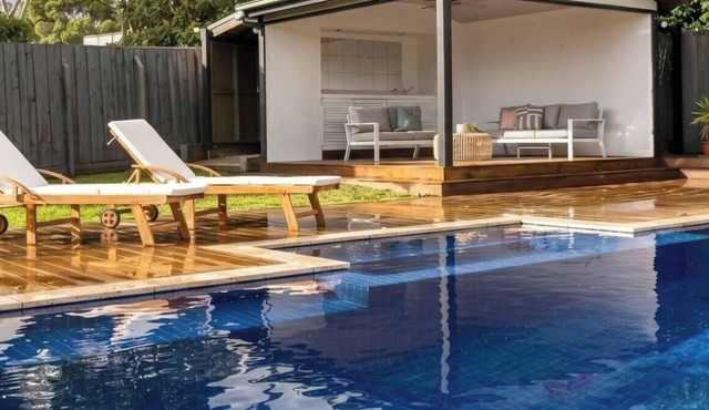 Pet Friendly - The Navigator with heated pool and spa