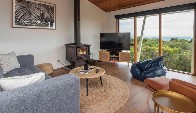 Pet Friendly - TJ's Tree House with Ocean Views